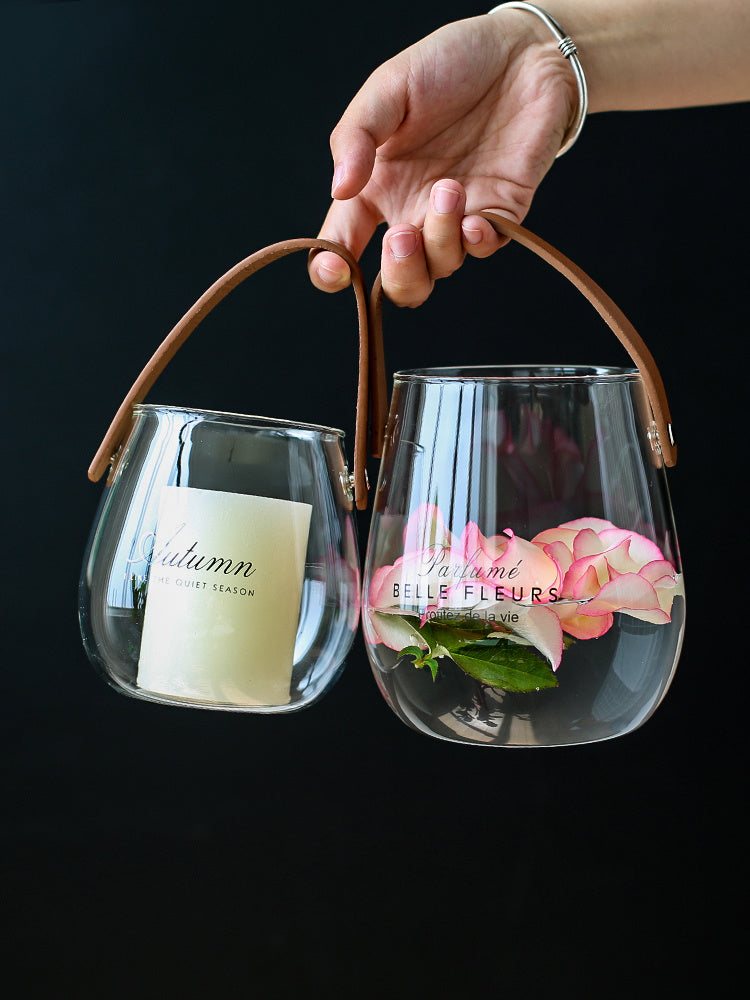 Decorative ornaments for dried flowers in portable vases